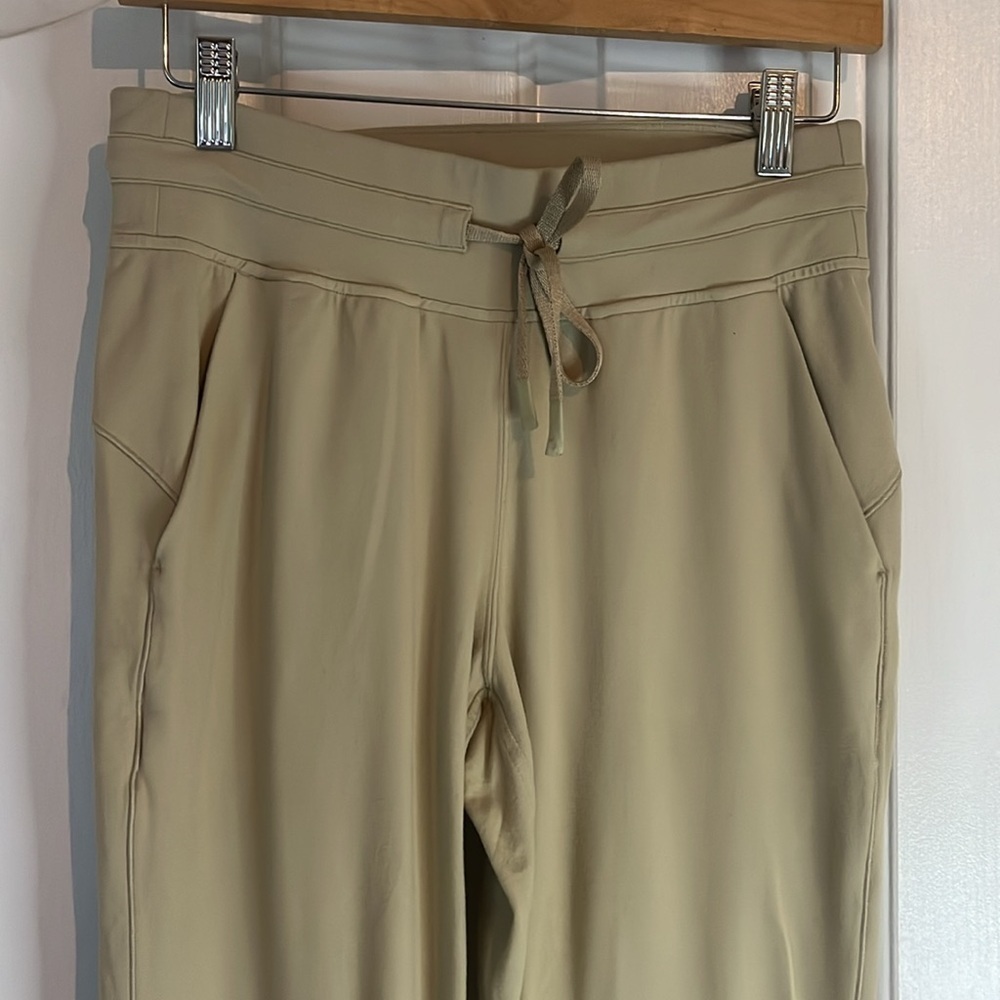 Lululemon | Ready to Rulu Jogger Pants‎ 29" in Trench Size 6 Loungewear Neutral - Picture 8 of 13
